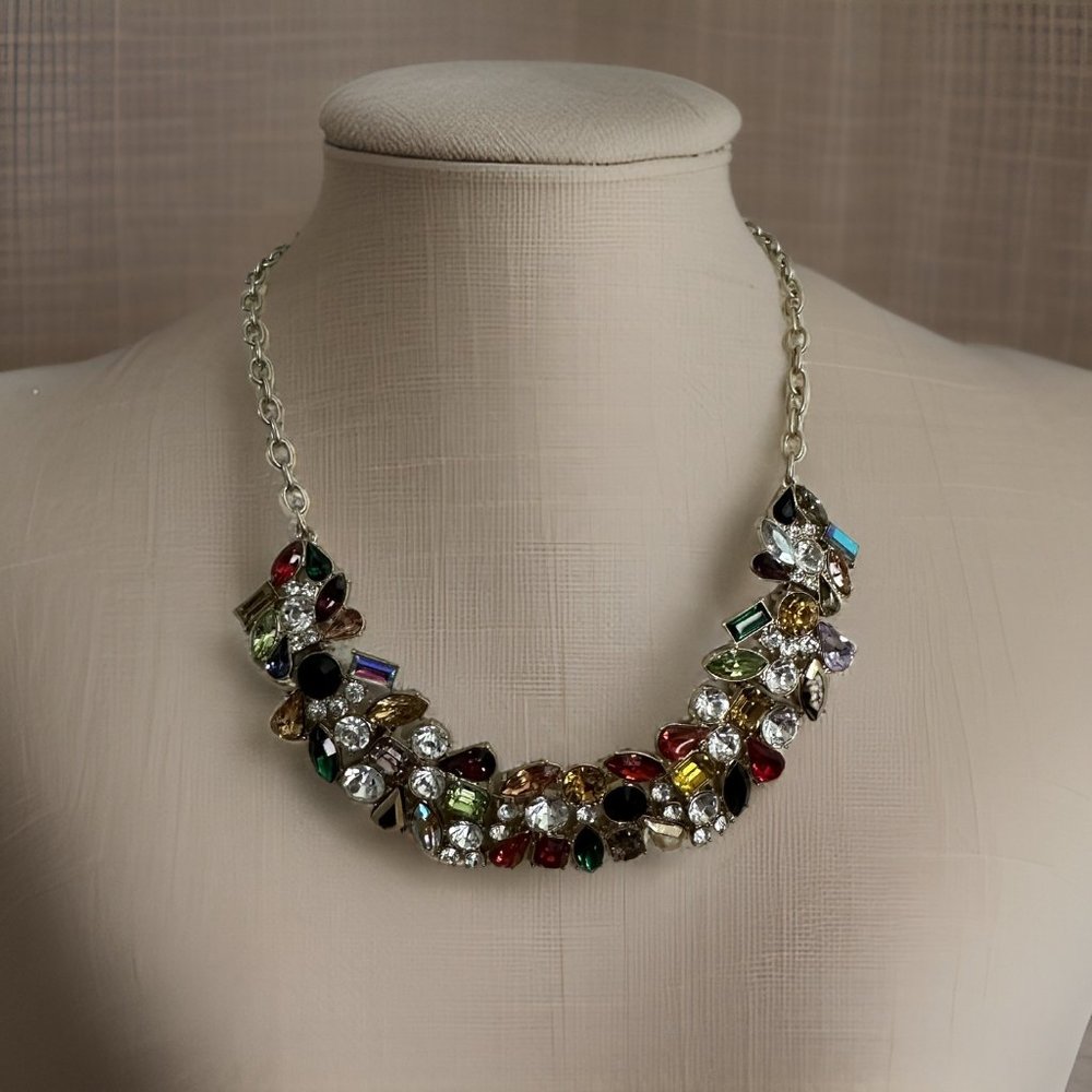 VivIinsider Exclusive - Holiday Charmer